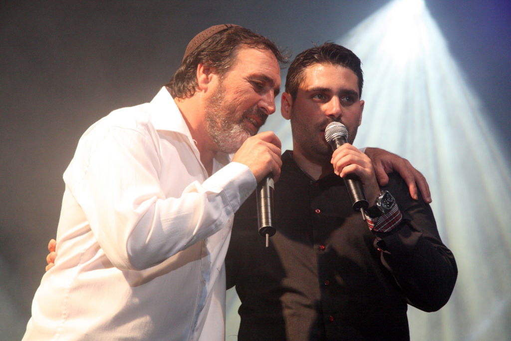 גלריה לוהטת: יא בא ye נחשפת לראשונה