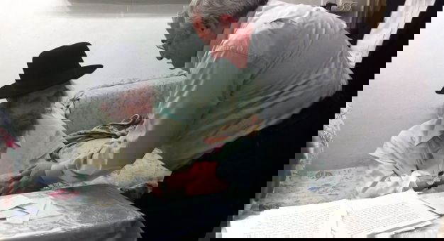 בכיר במשרד החינוך בבית הרב שטיינמן