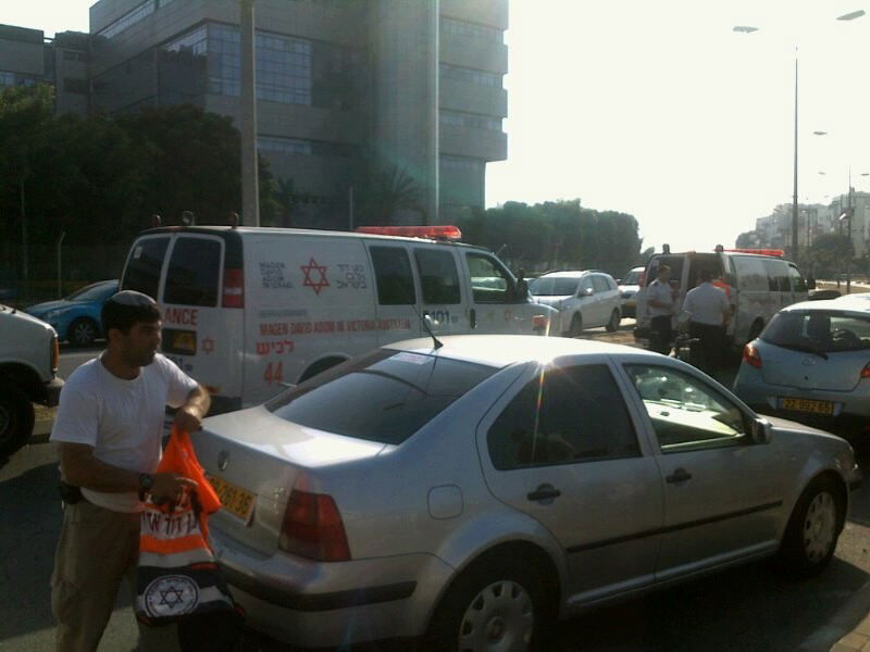 'שמענו בום אדיר. אנשים נפלו על הריצפה, הכל היה מלא עשן'