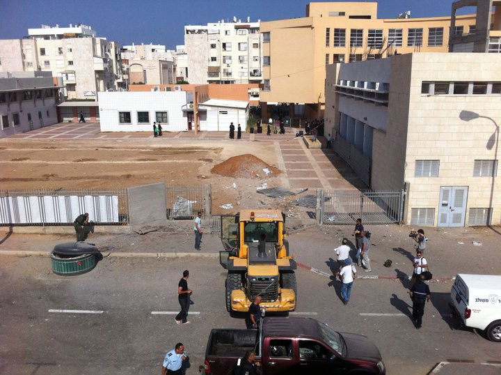 'שמענו בום אדיר. אנשים נפלו על הריצפה, הכל היה מלא עשן'