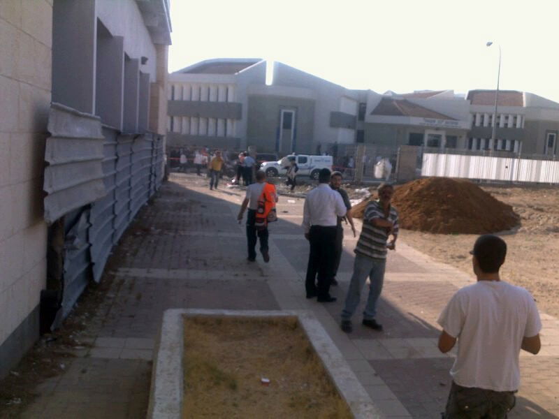 'שמענו בום אדיר. אנשים נפלו על הריצפה, הכל היה מלא עשן'