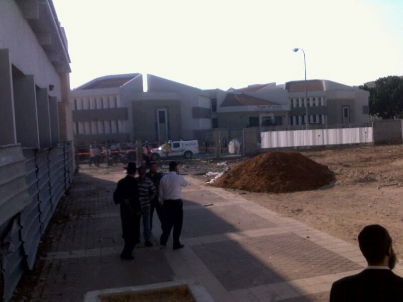 'שמענו בום אדיר. אנשים נפלו על הריצפה, הכל היה מלא עשן'