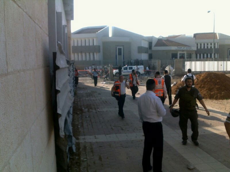 'שמענו בום אדיר. אנשים נפלו על הריצפה, הכל היה מלא עשן'