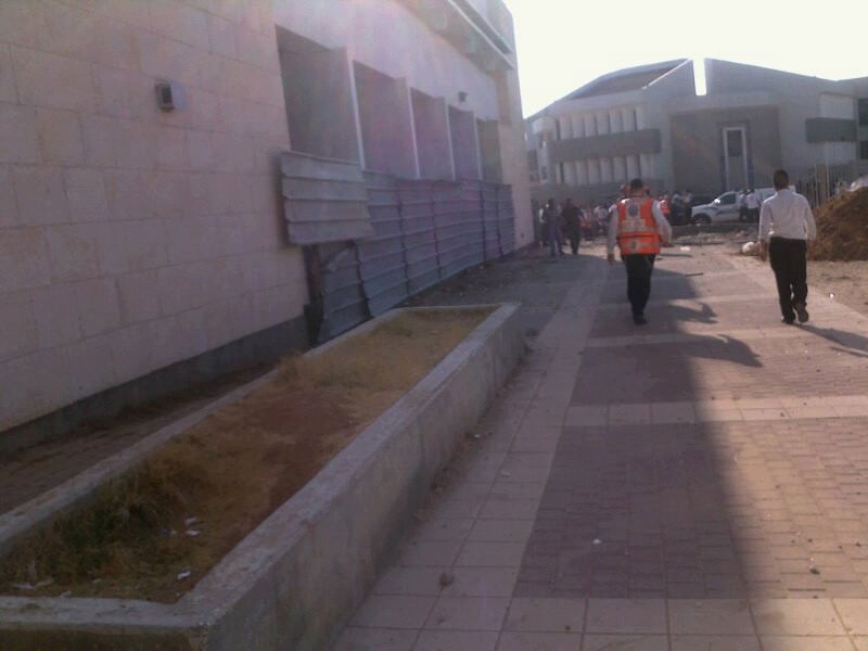 'שמענו בום אדיר. אנשים נפלו על הריצפה, הכל היה מלא עשן'