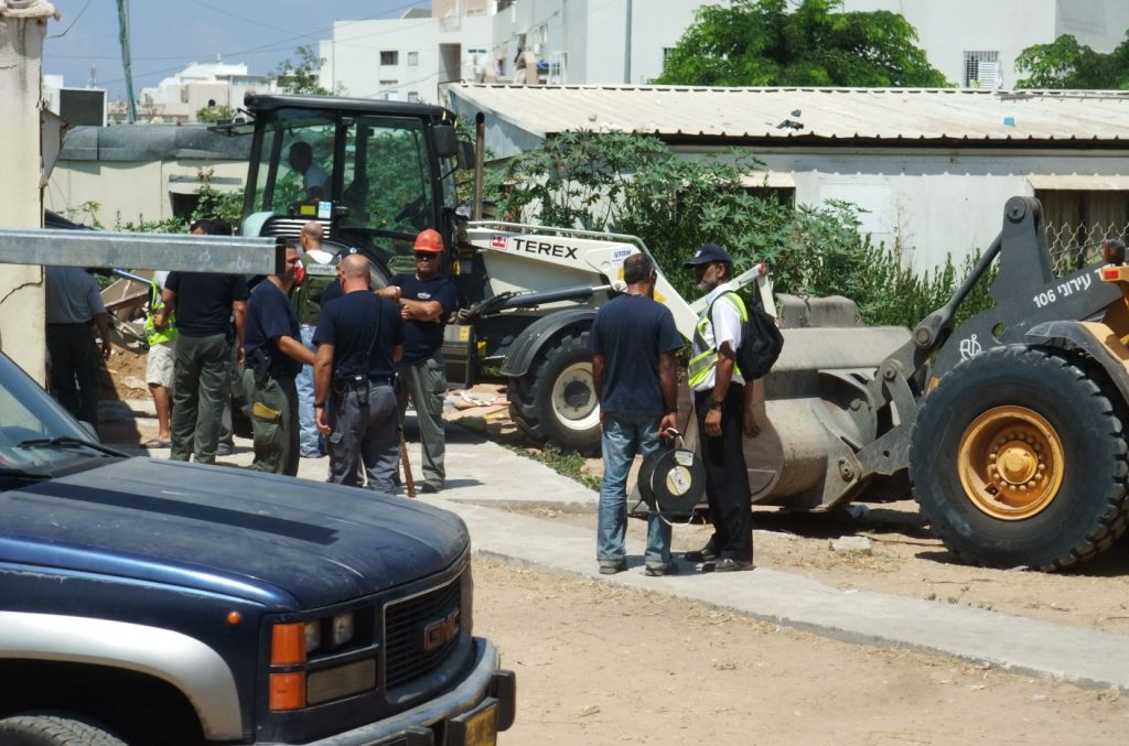 'שמענו בום אדיר. אנשים נפלו על הריצפה, הכל היה מלא עשן'