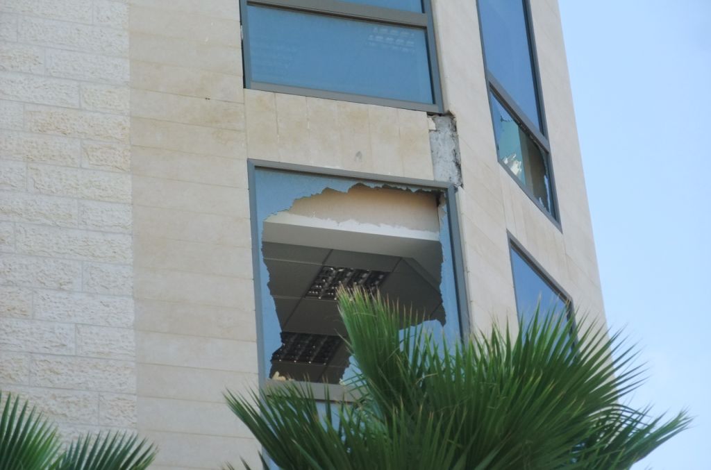 'שמענו בום אדיר. אנשים נפלו על הריצפה, הכל היה מלא עשן'