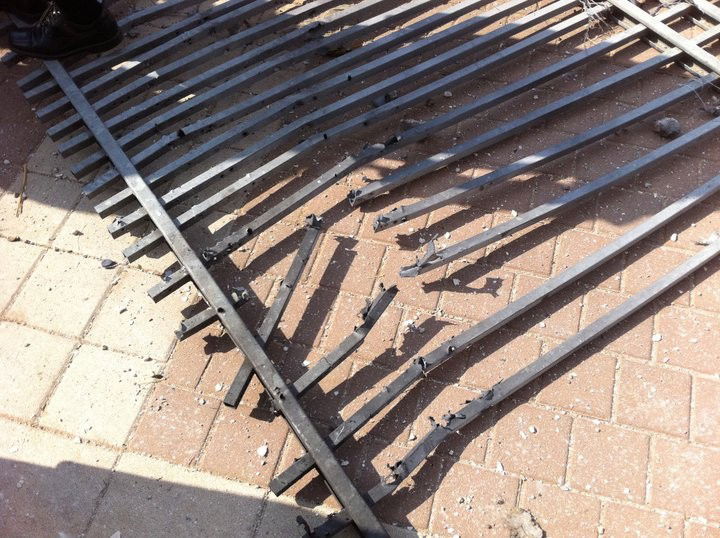 'שמענו בום אדיר. אנשים נפלו על הריצפה, הכל היה מלא עשן'