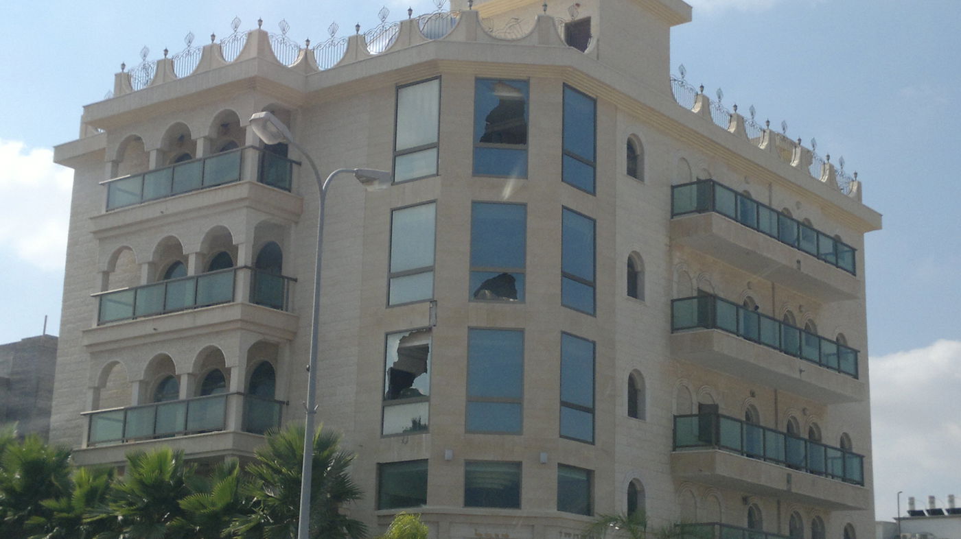 'שמענו בום אדיר. אנשים נפלו על הריצפה, הכל היה מלא עשן'