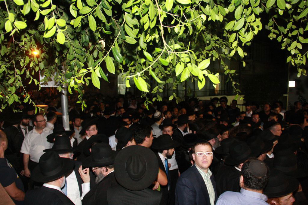 נפרדים מלוחם: הלוויית הרב רפאל הלפרין