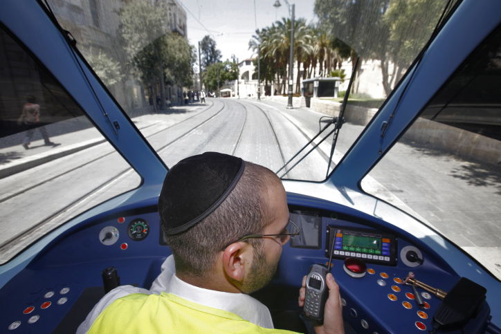 בין הרים ובין סלעים טסה הרכבת: 40,000 ירושלמים הגיעו לנסות