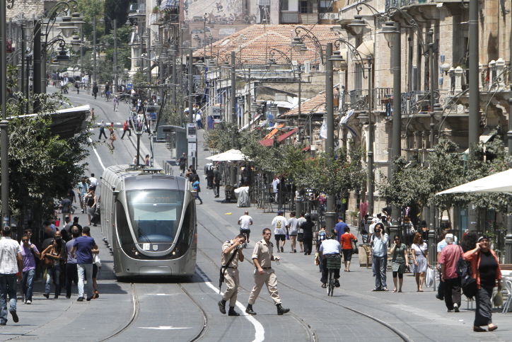 בין הרים ובין סלעים טסה הרכבת: 40,000 ירושלמים הגיעו לנסות