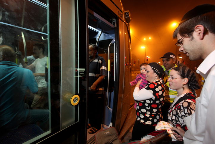 בין הרים ובין סלעים טסה הרכבת: 40,000 ירושלמים הגיעו לנסות