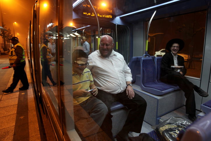 בין הרים ובין סלעים טסה הרכבת: 40,000 ירושלמים הגיעו לנסות
