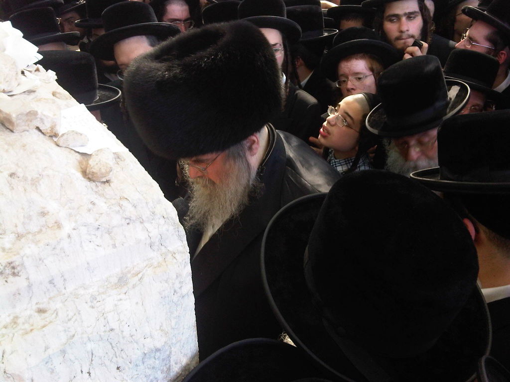 הילולא בבעלזא: האדמו"ר עלה אל הציון