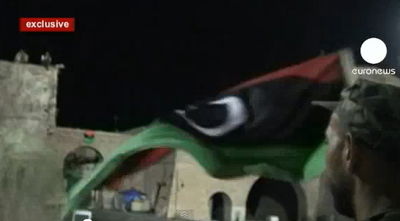 צפו: ירי חופשי ברחובות לוב; מצוד נרחב אחר מועמר קדאפי