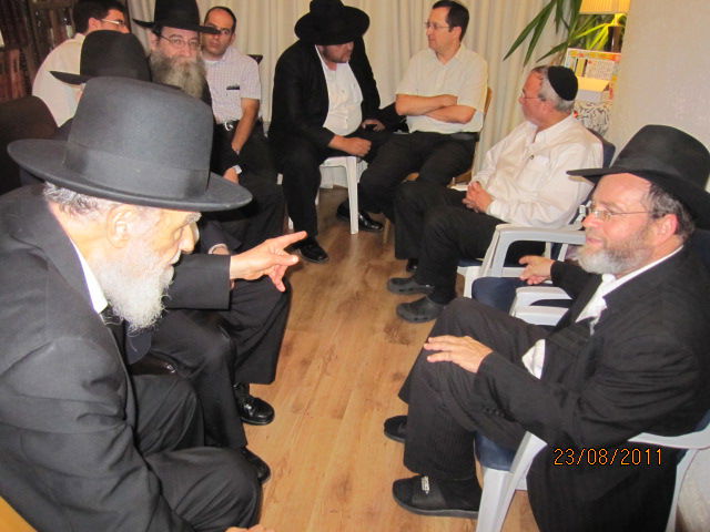 ראש ישיבת סלבודקא הגאון ר' משה הלל הירש בניחום האבלים