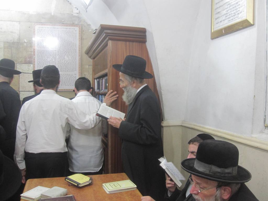 צפו בתמונות: הדאצ'ה של ראש ישיבת פוניבז'