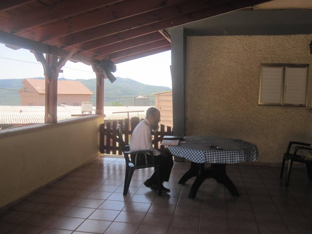 צפו בתמונות: הדאצ'ה של ראש ישיבת פוניבז'