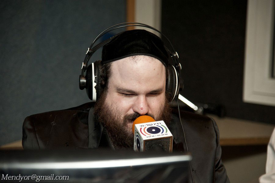 צפו בגלריה: אברהם פריד ברדיו קול חי