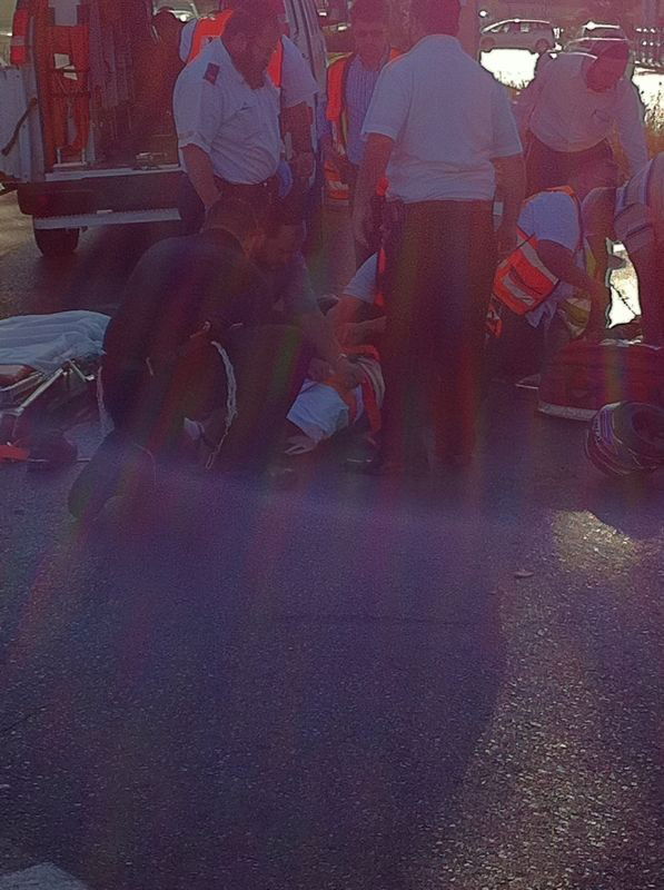 אלעד: אחים רכבו על אופנוע ונפגעו מרכב