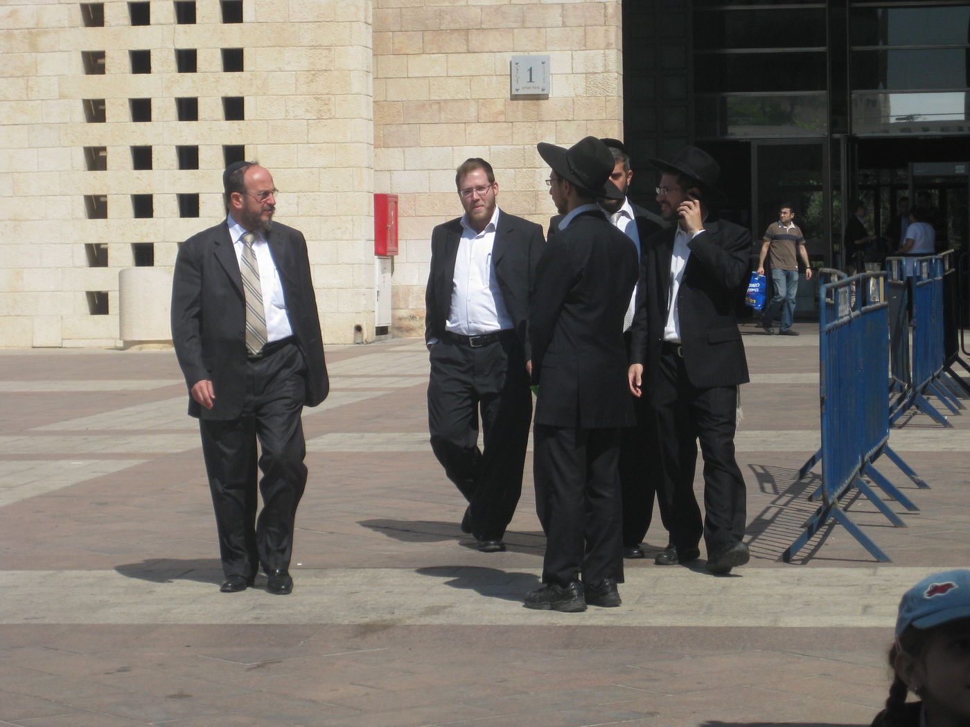 מצוקת הגנים: מהומה מול עיריית ירושלים