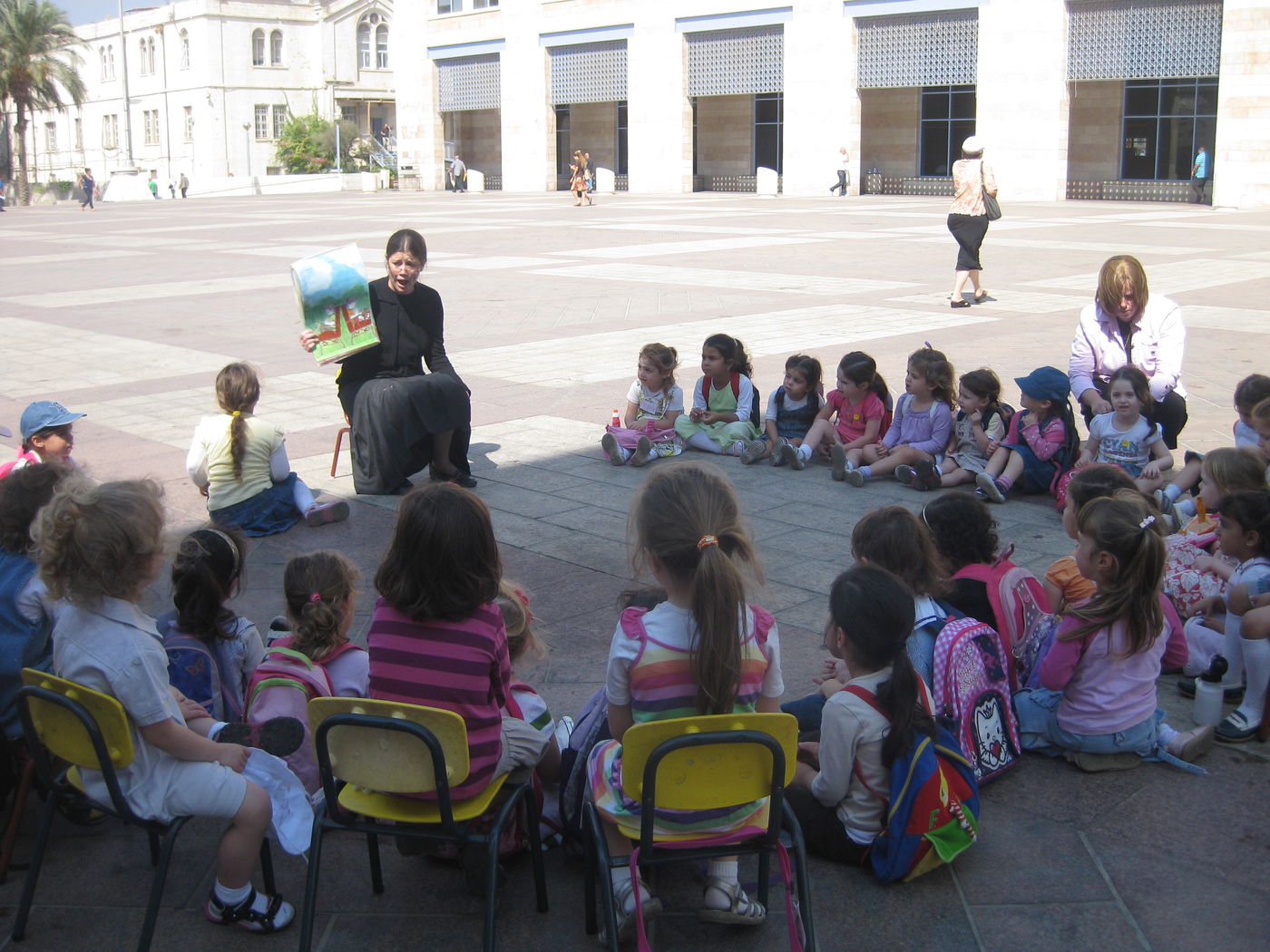 מצוקת הגנים: מהומה מול עיריית ירושלים