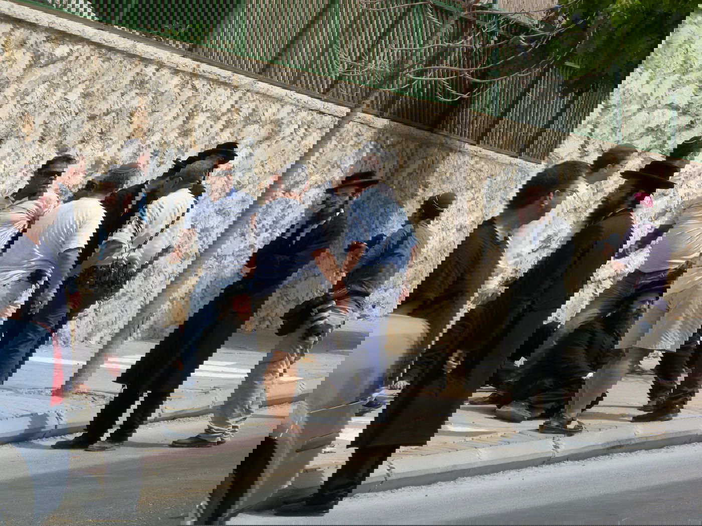 המאבק מחריף: הקנאים יידו אבנים, ילד נפצע