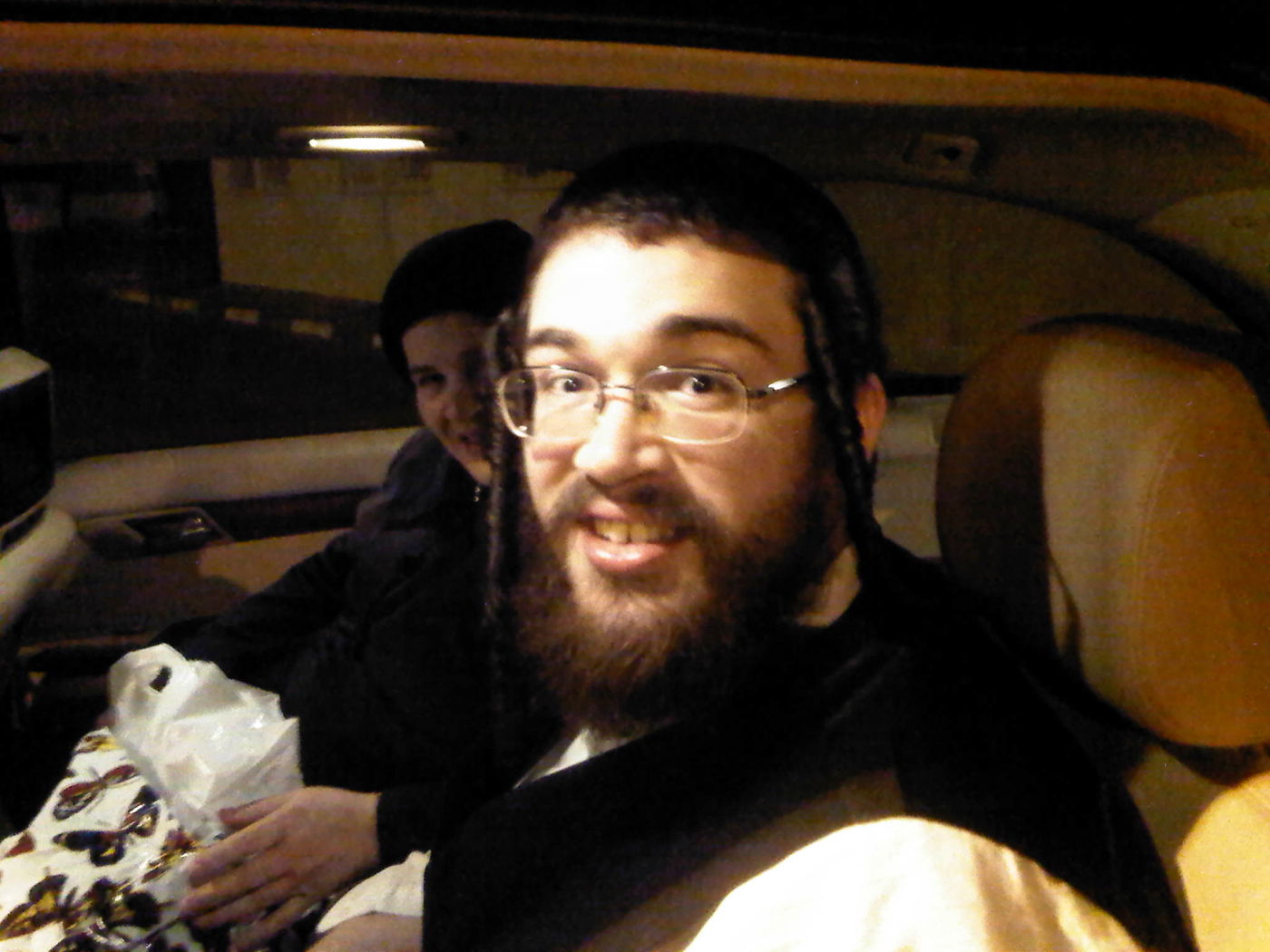 אסיר יפן, יואל גולדשטיין, נחת בנתב"ג - והוברח מדרך צדדית