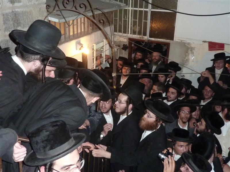 ריקודי שמחה במאה שערים: יואל גולדשטיין חזר הביתה