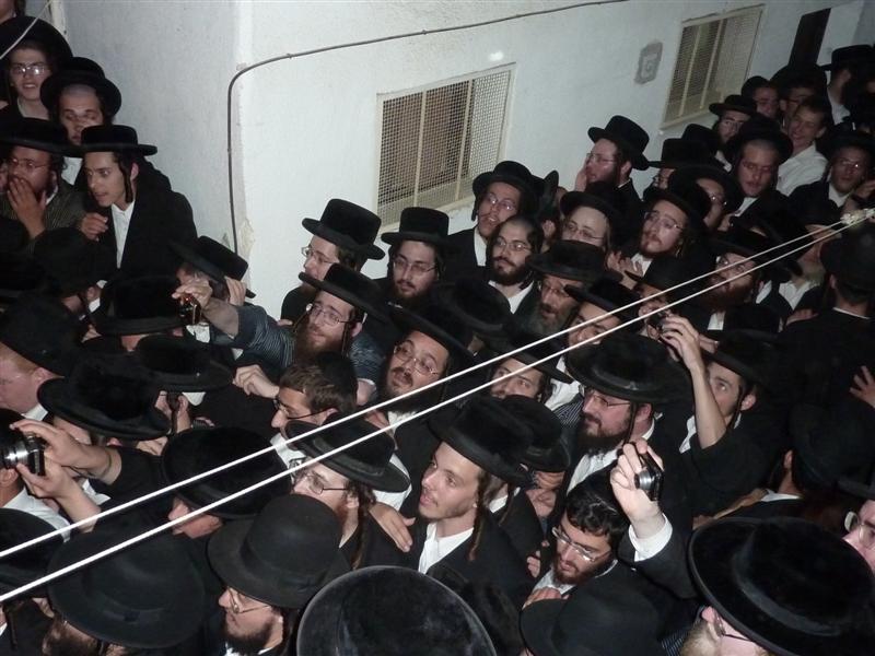 ריקודי שמחה במאה שערים: יואל גולדשטיין חזר הביתה