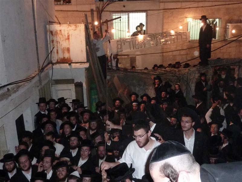 ריקודי שמחה במאה שערים: יואל גולדשטיין חזר הביתה