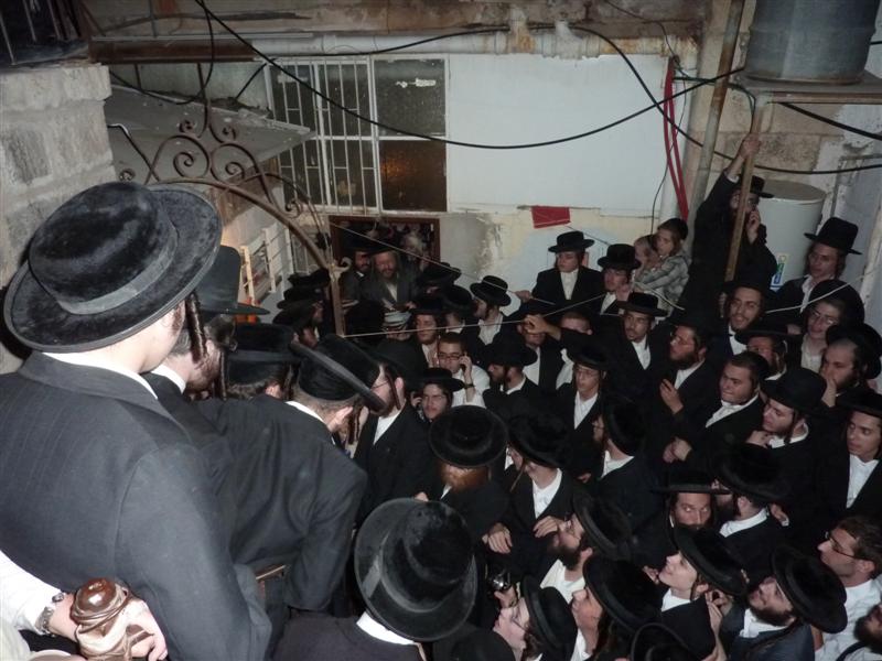 ריקודי שמחה במאה שערים: יואל גולדשטיין חזר הביתה