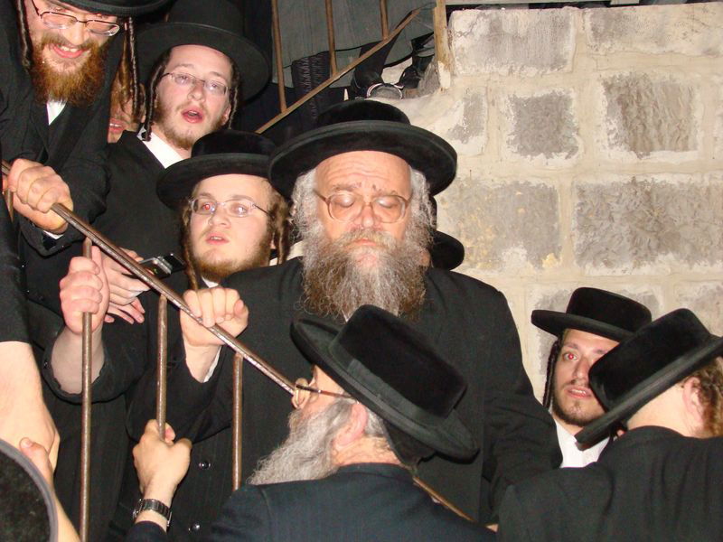 ריקודי שמחה במאה שערים: יואל גולדשטיין חזר הביתה