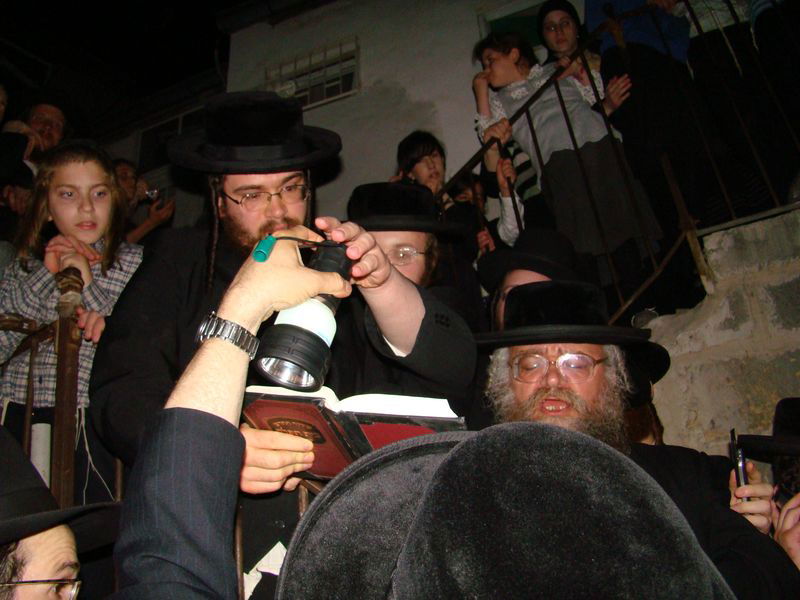 ריקודי שמחה במאה שערים: יואל גולדשטיין חזר הביתה