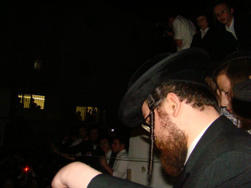 ריקודי שמחה במאה שערים: יואל גולדשטיין חזר הביתה