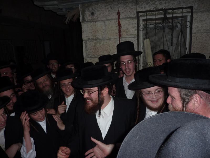 ריקודי שמחה במאה שערים: יואל גולדשטיין חזר הביתה