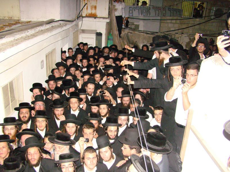 ריקודי שמחה במאה שערים: יואל גולדשטיין חזר הביתה