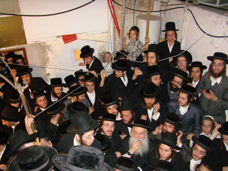 ריקודי שמחה במאה שערים: יואל גולדשטיין חזר הביתה