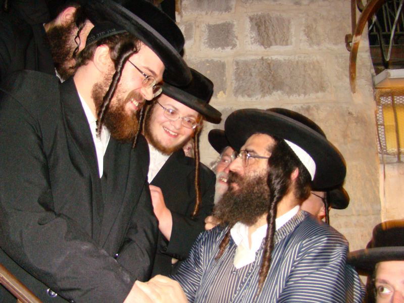 ריקודי שמחה במאה שערים: יואל גולדשטיין חזר הביתה