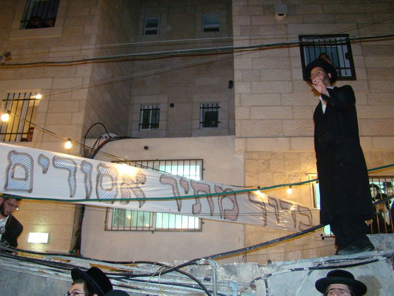 ריקודי שמחה במאה שערים: יואל גולדשטיין חזר הביתה