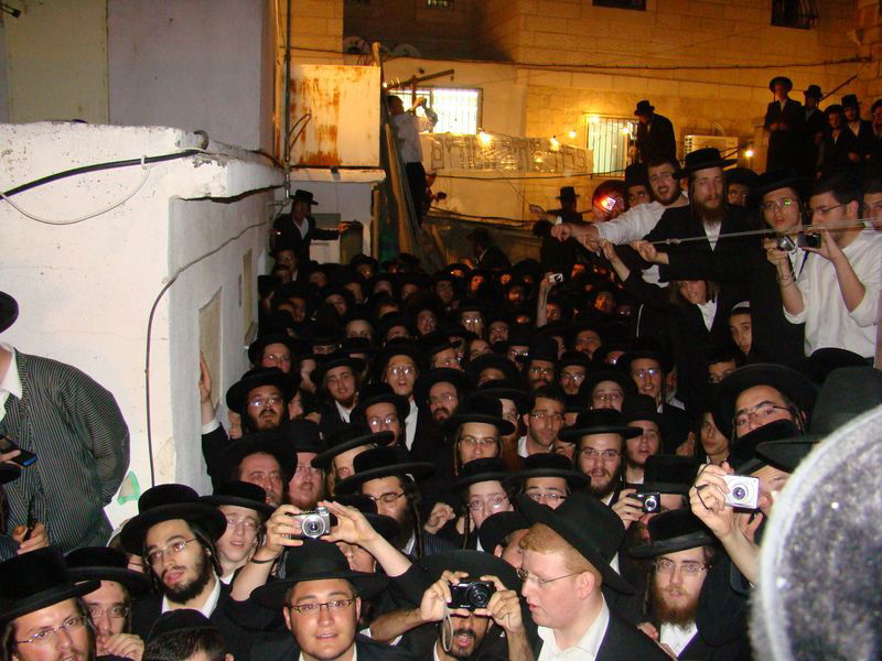 ריקודי שמחה במאה שערים: יואל גולדשטיין חזר הביתה