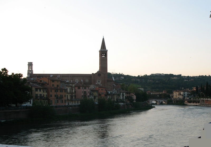 מבני ברק לאלפים האיטלקים; גלריית ענק מרהיבה ביופיה