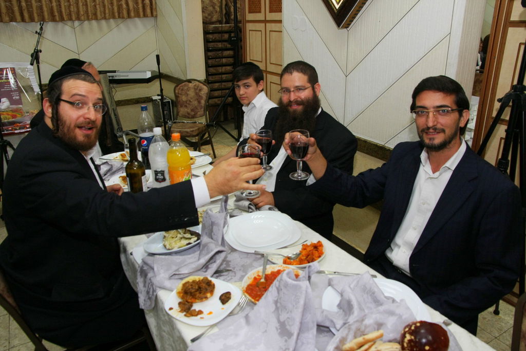 צפו: שבע ברכות שהפך ל"ערב חזנות"