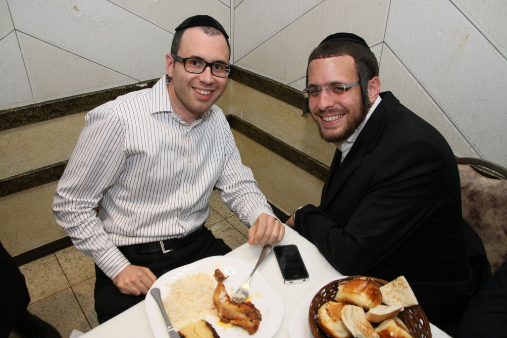 צפו: שבע ברכות שהפך ל"ערב חזנות"