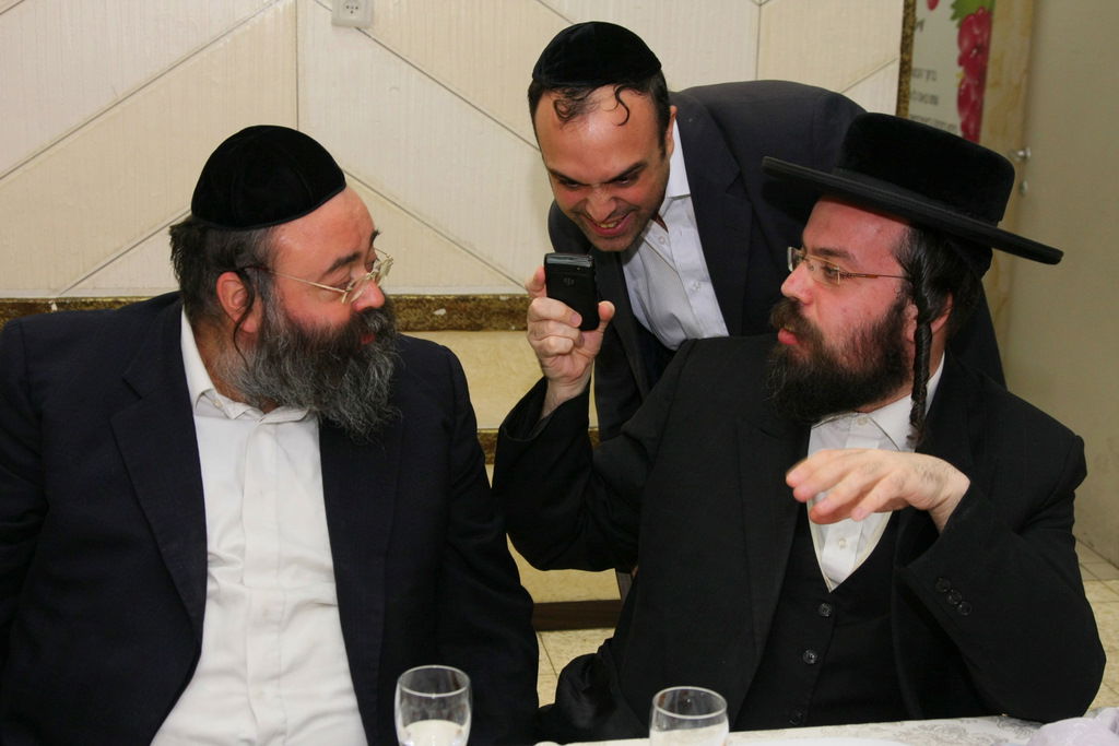 צפו: שבע ברכות שהפך ל"ערב חזנות"