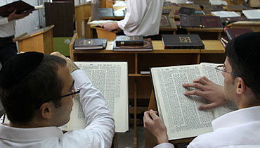 תלמידים בישיבת חברון