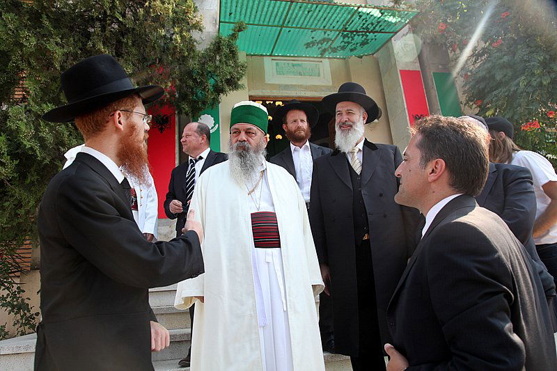 ה'באבא' המוסלמי לרב מצגר: "ארורים ההורגים בשם הדת"