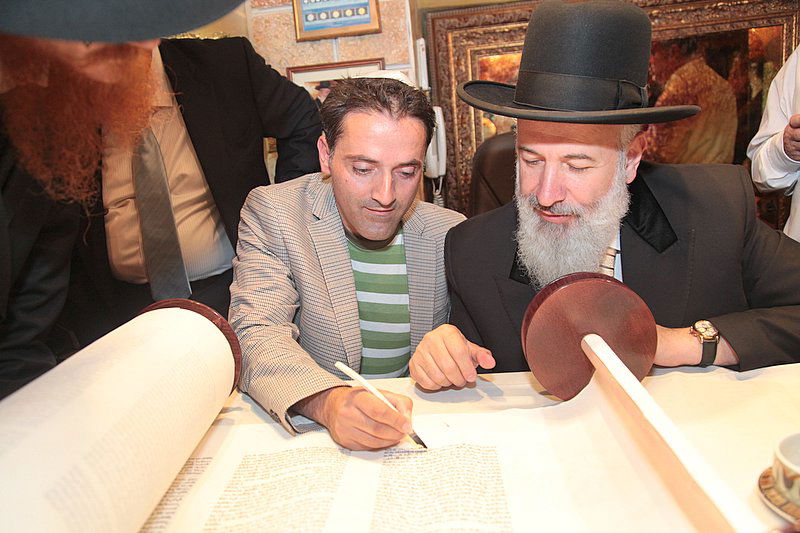 אחרי עשרות שנים: ספר תורה באלבניה