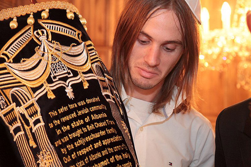 אחרי עשרות שנים: ספר תורה באלבניה