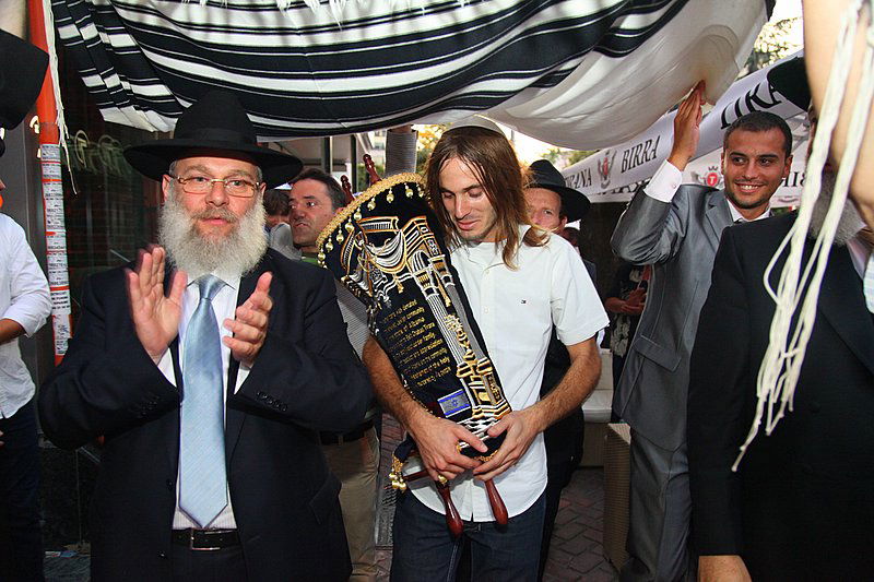 אחרי עשרות שנים: ספר תורה באלבניה